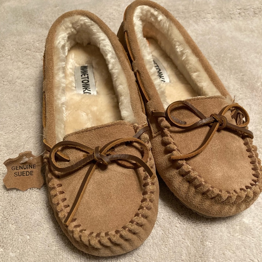 Brand new moccasins Minnetonka size 7